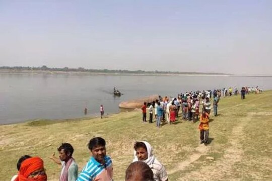 पतीसोबत झालेल्या वादानंतर पत्नीचं धक्कादायक कृत्य, पोटच्या पाचही लेकरांना दिलं गंगेत फेकून