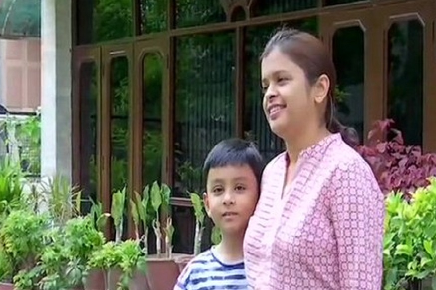 डॉक्टर दाम्पत्याला सलाम! कोरोनाच्या लढाईत काळजाच्या तुकड्याला कुलुपबंद करून जावं लागतं रुग्णालयात