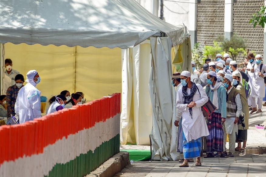 New Delhi: People who attended Tabligh-e-Jamaat congregation in Nizamuddin West board walk to board a bus for the LNJP Hospital for screening and COVID-19 test, in New Delhi, Tuesday, March 31, 2020. 24 people who took part in the congregation have tested COVID-19 positive. (PTI Photo/Vijay Verma) (PTI31-03-2020_000052B)