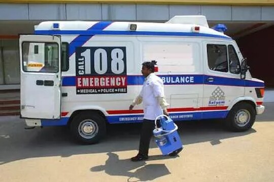 देवा! घरी जाण्यासाठी एकाने केली मेल्याची अ‍ॅक्टिंग, बनवलं खोट डेथ सर्टिफिकेट