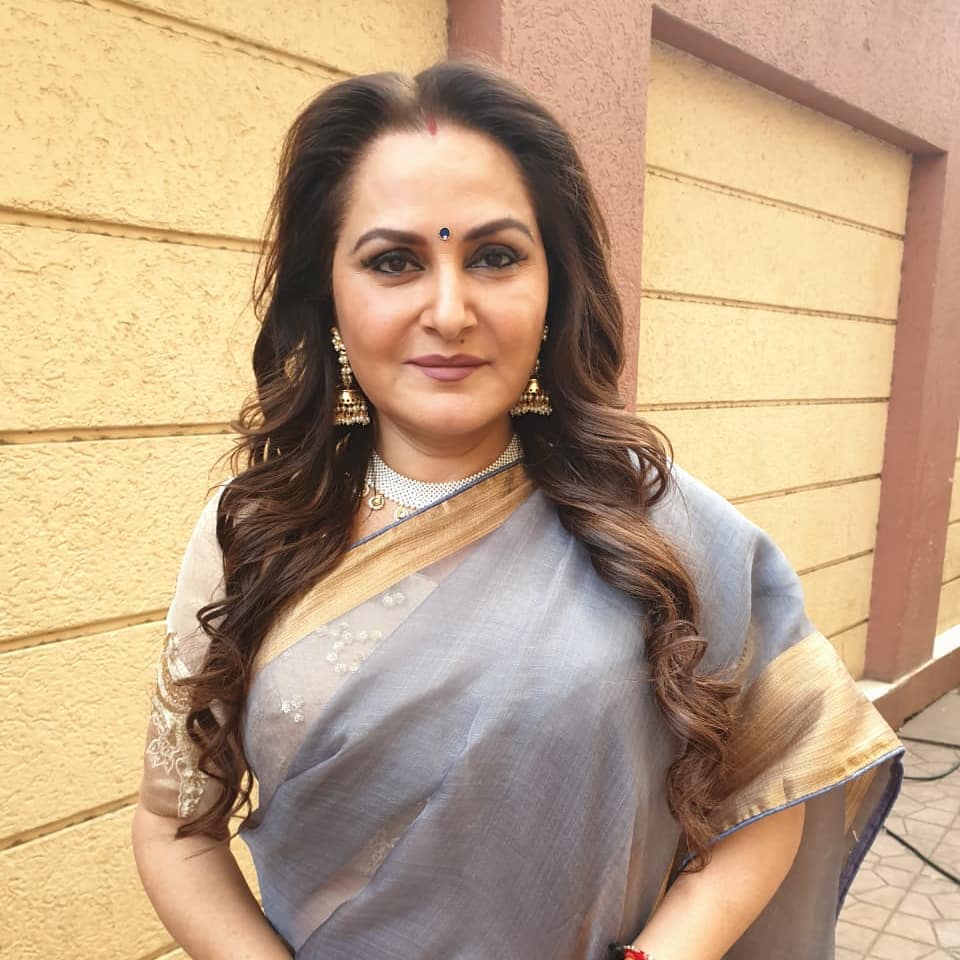 जया आणि श्रीकांत यांच्या लग्नानंतर बरेच वाद झाले कारण श्रीकांत यांनी जयाशी लग्न करण्याआधी त्यांच्या पहिल्या पत्नीला घटस्फोट दिला नव्हता. त्यांना पहिल्या पत्नीपासून 3 मुलंही आहेत. जया आणि श्रीकांत यांच्या लग्नानंतर बरेच वाद झाले कारण श्रीकांत यांनी जयाशी लग्न करण्याआधी त्यांच्या पहिल्या पत्नीला घटस्फोट दिला नव्हता. त्यांना पहिल्या पत्नीपासून 3 मुलंही आहेत.