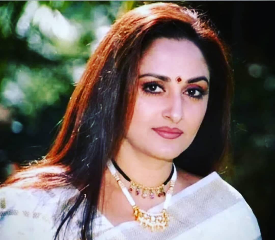 प्रेमविवाह करुनही जयाप्रदा यांना कधीच पत्नीची दर्जा मिळाला नाही आणि ना त्या कधी आई होऊ शकल्या. बॉलिवूडमध्ये लोकप्रियता मिळवलेल्या जया यांचं लव्ह लाइफ मात्र अयशस्वी ठरलं. प्रेमविवाह करुनही जयाप्रदा यांना कधीच पत्नीची दर्जा मिळाला नाही आणि ना त्या कधी आई होऊ शकल्या. बॉलिवूडमध्ये लोकप्रियता मिळवलेल्या जया यांचं लव्ह लाइफ मात्र अयशस्वी ठरलं.
