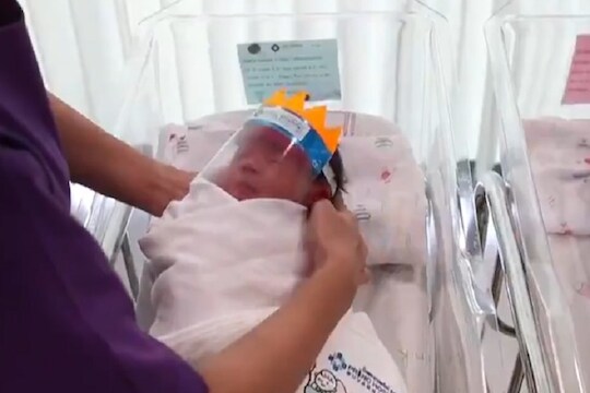 VIDEO : कोरोनापासून असा केला जातो नवजात बाळांचा बचाव, या देशाने तयार केलं स्पेशल किट