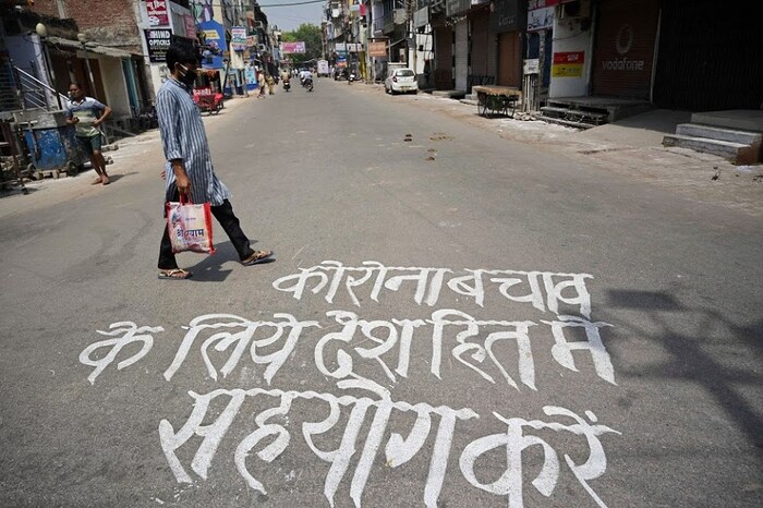 कोरोनाव्हायरस पसरल्यास उपचार शक्य नाही, त्यामुळे पंतप्रधान नरेंद्र मोदी आधीच एक दिवस जनता कर्फ्यूची घोषणा केली आणि त्यानंतर लगेच 24 मार्चला लॉकडाऊन जारी करण्यात आला. 3 मार्चपर्यंत हा लॉकडाऊन आहे, जो सर्वात मोठा आहे.