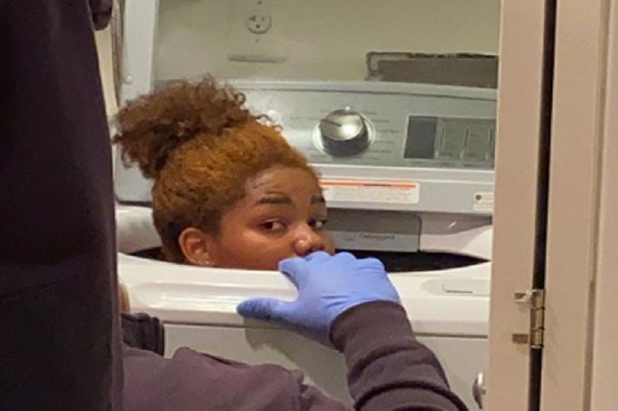 VIDEO: लपाछपी खेळताना वॉशिंग मशिनमध्ये अडकली मुलगी, 3 तासांनी करावं लागलं रेस्क्यू ऑपरेशन