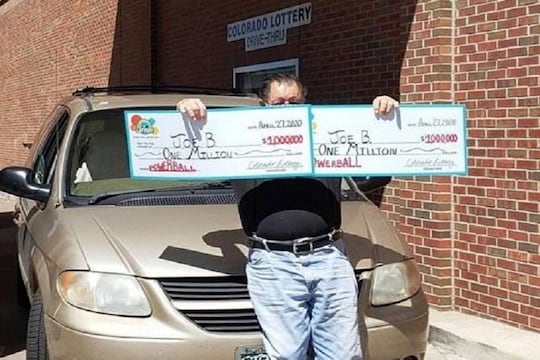 लॉकडाऊनमध्ये नशीब काढलं बॉस! घरबसल्या एका मिनिटांत असे जिंकले 15 कोटी