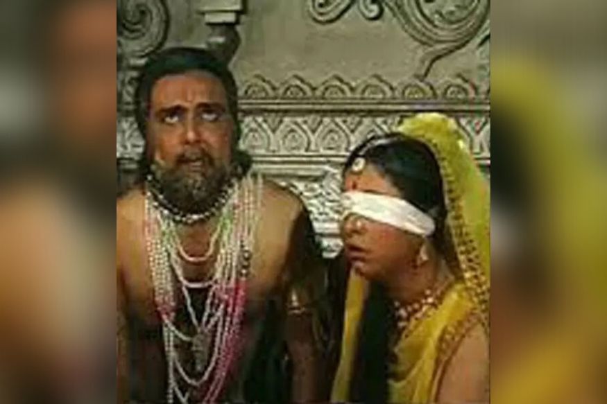 रामायणच्या रि-टेलिकास्टच्या यशानंतर डीडी नॅशनलवर महाभारतचं सुद्धा रि-टेलिकास्ट सुरू झालं आहे. अशात आता महाभारतात गांधारीची भूमिका साकारणारी अभिनेत्री रेणुका इसराणी हिची सोशल मीडियावर चर्चा सुरू आहे. रामायणच्या रि-टेलिकास्टच्या यशानंतर डीडी नॅशनलवर महाभारतचं सुद्धा रि-टेलिकास्ट सुरू झालं आहे. अशात आता महाभारतात गांधारीची भूमिका साकारणारी अभिनेत्री रेणुका इसराणी हिची सोशल मीडियावर चर्चा सुरू आहे.