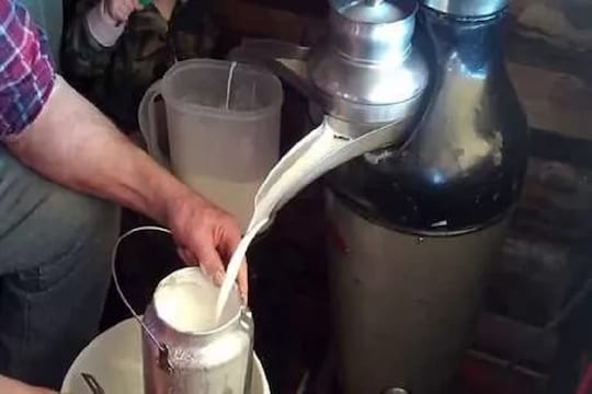 आता या दुधाचं करायचं काय? कोरोनामुळे शेतकऱ्यांना रोज बसतोय 11 कोटींचा फटका
