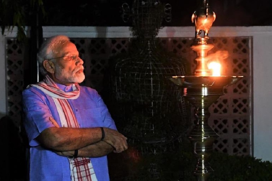 पंतप्रधान नरेंद्र मोदी यांनीही दिप प्रज्वलन केलं. त्यांनी ट्विटरवरून फोटो शेअर केले आहेत.