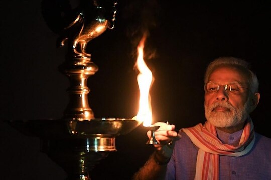 दिव्यांच्या त्या 9 मिनिटांसाठी 50 हजार कर्मचारी 24 तास होते सेवेत