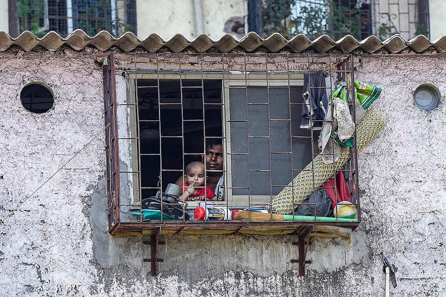 आशिया खंडातील सर्वात मोठी झोपडपट्टी अशी ओळख असलेली धारावी आता कोरोनाचा हॉटस्पॉट बनली आहे. त्यामुळे आता या भागात कोरोनाचं संक्रमण रोखणं मोठं आव्हान आहे.