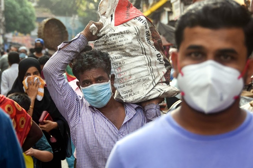 Mumbai: People at a market to buy essential items during day-2 of a nationwide lockdown, imposed in the wake of coronavirus pandemic, at Dongri Market, in Mumbai, Thursday, March 26, 2020. (PTI Photo)(PTI26-03-2020_000265B)