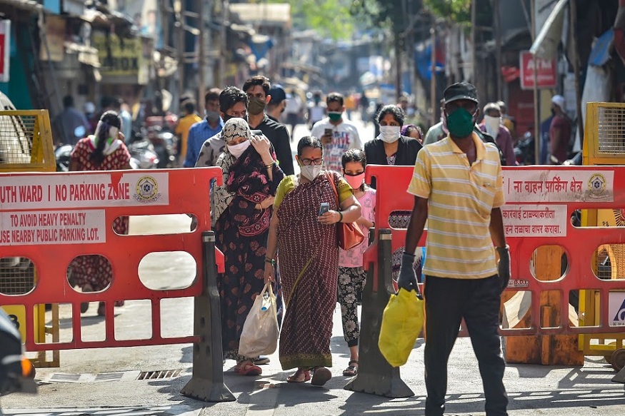 अशा परिस्थितीत घरातल्या 80 ते 90 टक्के लोकांना व्हायरसची बाधा होत नाही असं आढळून आल्याचं संस्थेचे संचालक डॉ. दिलीप मावळंकर यांनी म्हटलं आहे.
