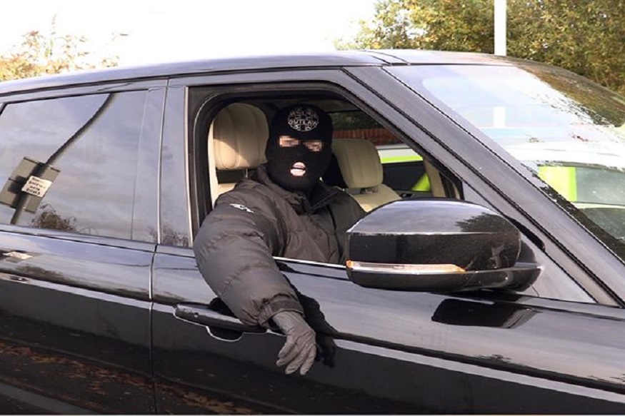 पाण्यापासून दारूपर्यंत सगळं फ्री तेही घरपोच! लॉकडाऊनमध्ये एका संगीत दिग्दर्शकाची अनोखी सेवा