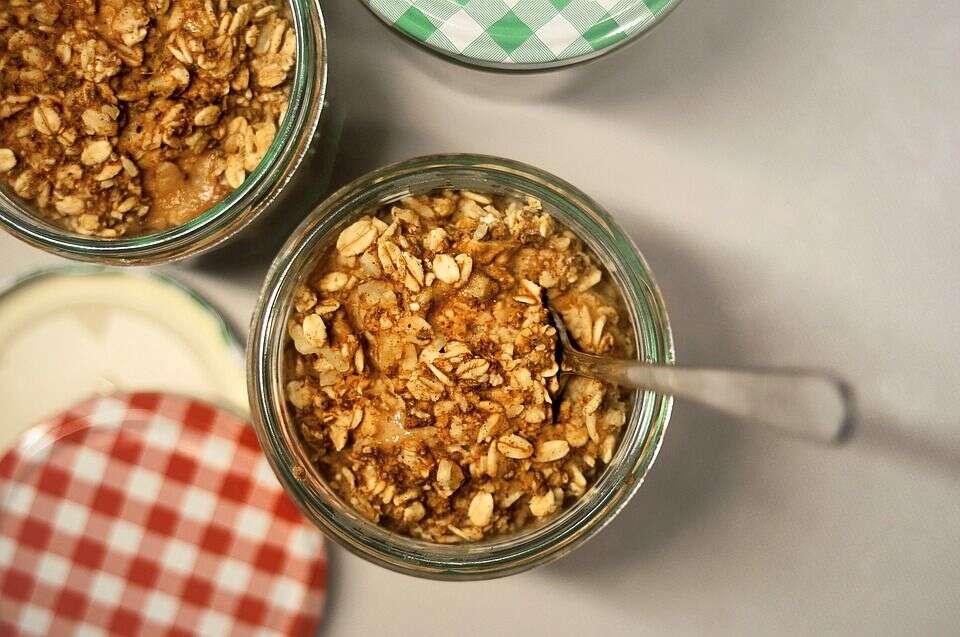 एका संशोधनातून ही गोष्ट समोर आली आहे की, ओट्स तुम्हाला कफ होण्याच्या समस्येपासून दूर ठेवतात. ओट्स खाल्ल्यानं पचन क्रिया सुधारते. गव्हापासून बनवलेले ओट्स कफ होण्यापासून तुमचा बचाव करतात. एका संशोधनातून ही गोष्ट समोर आली आहे की, ओट्स तुम्हाला कफ होण्याच्या समस्येपासून दूर ठेवतात. ओट्स खाल्ल्यानं पचन क्रिया सुधारते. गव्हापासून बनवलेले ओट्स कफ होण्यापासून तुमचा बचाव करतात.