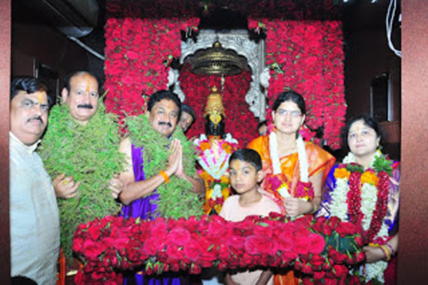 भल्या पहाटे मंदिरात केली विठ्ठलाची पूजा, भाजप आमदारासह सेनेच्या नेत्याला पडले भारी