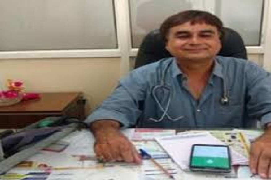 डॉक्टर वडिलांचा कोरोनामुळे मृत्यू, तीन मुलांनी व्हिडिओ कॉलवरून घेतलं शेवटचं दर्शन