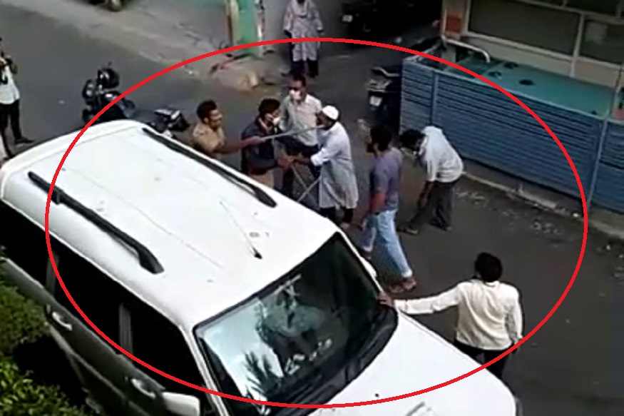 घरी जा म्हणणाऱ्या पोलिसावर उगारलं दांडकं, पिंपरी चिंचवडमधला धक्कादायक प्रकाराचा VIDEO समोर