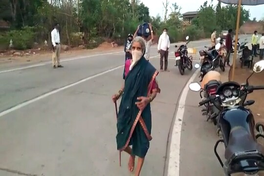 गावी परतणाऱ्या पाहुण्यांमुळे रायगडकर भयभीत, हजारो लोकं पोहोचले पायी!