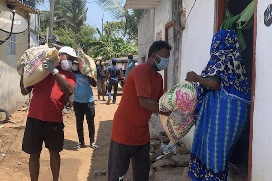 लॉकडाऊनमध्ये गरजुंच्या मदतीसाठी धावला 'हा' अभिनेता, आता मात्र आर्थिक संकटाचा करतोय सामना