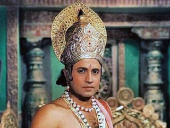 रामायणमध्ये काम करत असलेल्या कलाकरांची लोकप्रियता त्यावेळी एवढी वाढली होती की हे कलाकार जिथे जातील तिथे लोक त्यांची पूजा करु लागले होते. 