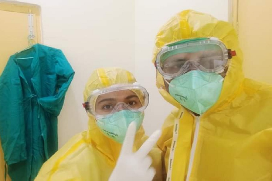 कोरोना योद्धा : लग्नाच्या वाढदिवशीही ड्युटीवर, डॉक्टर दाम्पत्याची कहाणी ऐकून कराल कौतुक