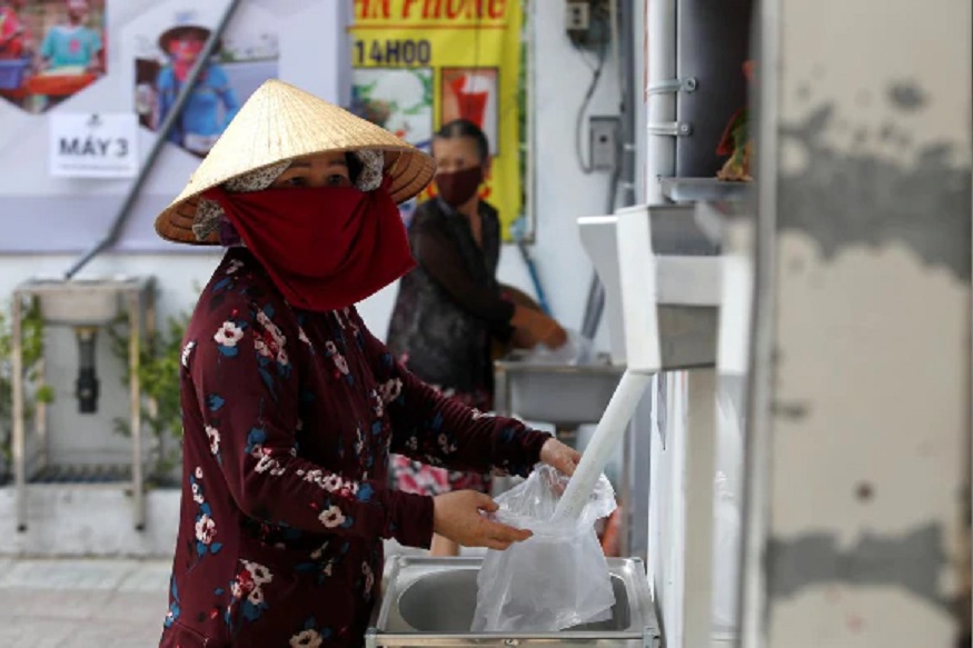 ATMमधून पैसे नाही तर येणार तांदूळ, लॉकडाऊनमध्ये 'या' देशाने अशी केली सोय