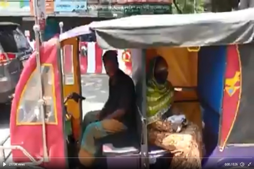 कोरोनाविरुद्ध रिक्षाचालकाने लढवली शक्कल, थेट आनंद महिंद्रांनी दिली जॉबची ऑफर