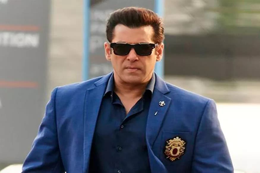 चीन, स्पेन आणि इटलीनंतर कोरोनानं आता भारतातही थैमान घातलं आहे. ज्याचा परिणाम मनोरंजन क्षेत्रावरही झाला. चीन, स्पेन आणि इटलीनंतर कोरोनानं आता भारतातही थैमान घातलं आहे. ज्याचा परिणाम मनोरंजन क्षेत्रावरही झाला.