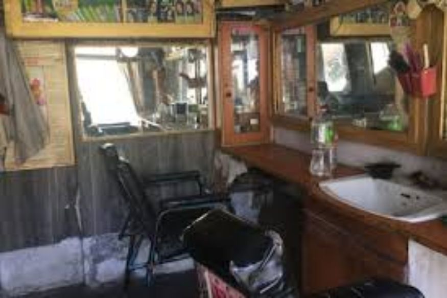 अवैध सलूनमुळे धोका वाढला, हेअर ड्रेसरला कोरोनाची लागण झाल्याने ग्राहकांमध्ये खळबळ