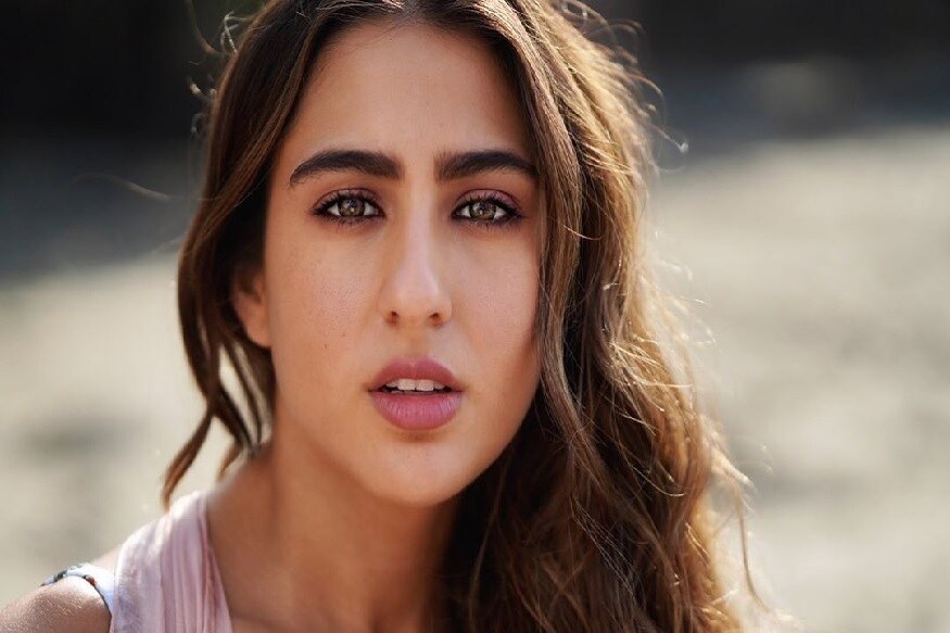 अभिनेत्री सारा अली खान नेहमीच सोशल मीडियावर सक्रिय असते. ती नेहमीच वेगवेगळ्या ठिकाणच्या व्हेकेशनचे फोटो सोशल मीडियावर शेअर करत असते. अभिनेत्री सारा अली खान नेहमीच सोशल मीडियावर सक्रिय असते. ती नेहमीच वेगवेगळ्या ठिकाणच्या व्हेकेशनचे फोटो सोशल मीडियावर शेअर करत असते.