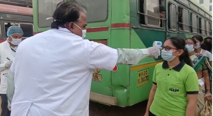 महाराष्ट्र शासनाने खास प्रयत्न करून या विद्यार्थ्यांना मायभूमीकडे आणण्यासाठी विशेष व्यवस्था केली.