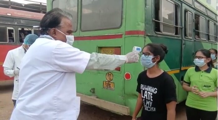 व्यवस्थित नोंदणी करून, त्यांची तपासणी करून या 1800 विद्यार्थ्यांना राजस्थानातून सोडण्यात आलं, तेव्हा त्यांनी बसमध्येच जय महाराष्ट्रचा जयघोष केला.