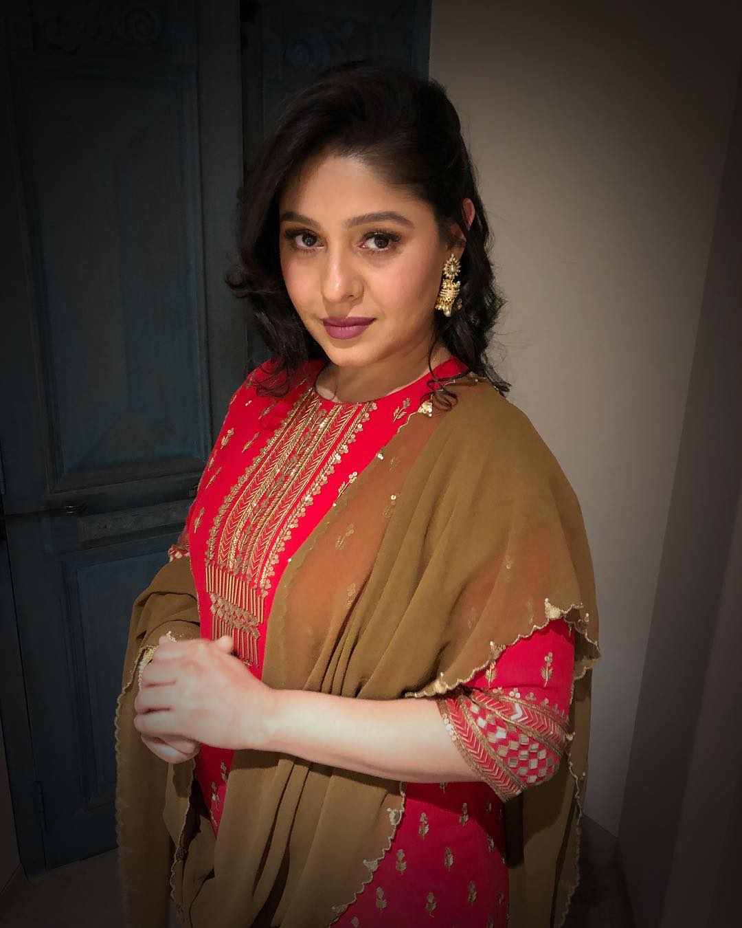 लॉकडाऊनपूर्वी सुनिधी, हितेश आणि त्यांचे काही मित्र गोवा ट्रिपवर गेले होते. मात्र तिथून परतल्यावर त्यांचं नातं आणखीच बिघडल्याचं समोर आलं अशी माहिती तिच्या जवळच्या सूत्रांनी दिली. (फोटो- सुनिधी चौहान इन्स्टाग्राम) लॉकडाऊनपूर्वी सुनिधी, हितेश आणि त्यांचे काही मित्र गोवा ट्रिपवर गेले होते. मात्र तिथून परतल्यावर त्यांचं नातं आणखीच बिघडल्याचं समोर आलं अशी माहिती तिच्या जवळच्या सूत्रांनी दिली. (फोटो- सुनिधी चौहान इन्स्टाग्राम)