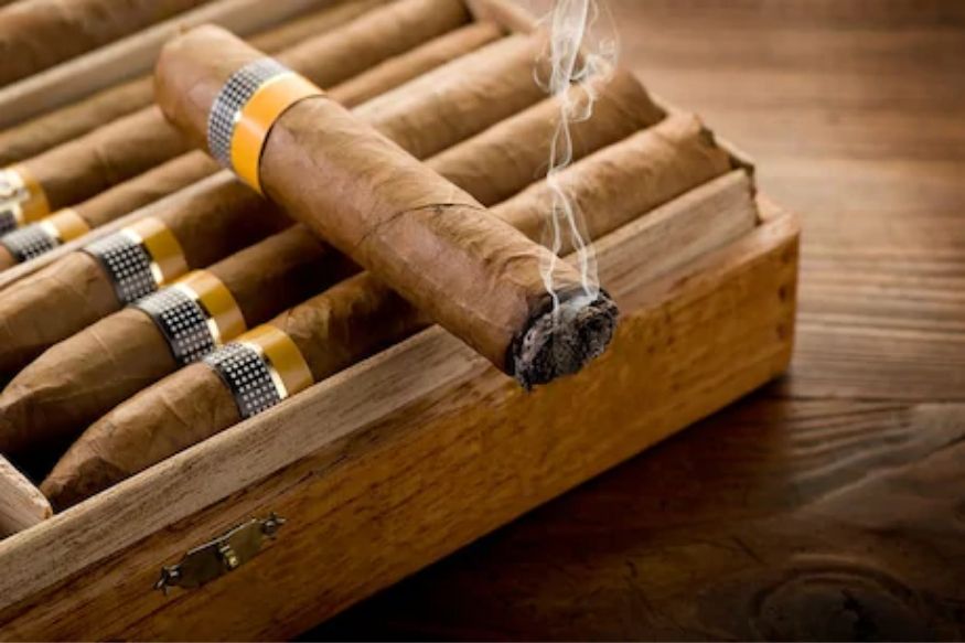 तंबाखूने होऊ शकतो कोरोनावर उपचार! 'या' देशाने निकोटीनच्या उत्पादन आणि विक्रीवर आणली बंदी