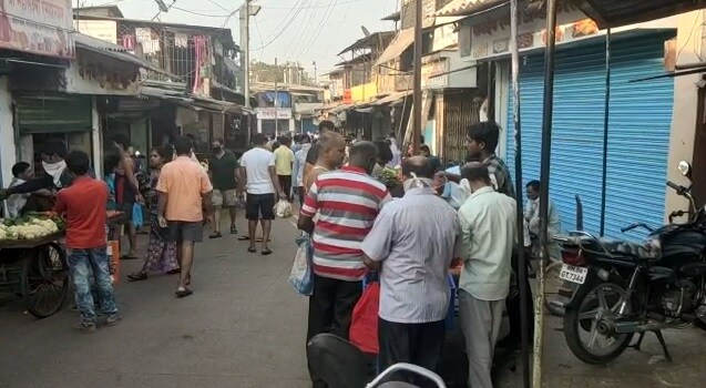 स्थानिक नागरिकांनी वर्तक नगर प्रभाग समिती अंतर्गत येणाऱ्या या विभागाच्या बाबतीत वेळो वेळी तक्रार करून देखील या ठिकाणी पालिका लक्ष व फिरकत नसल्याचे सांगत आहे. स्थानिक नागरिकांनी वर्तक नगर प्रभाग समिती अंतर्गत येणाऱ्या या विभागाच्या बाबतीत वेळो वेळी तक्रार करून देखील या ठिकाणी पालिका लक्ष व फिरकत नसल्याचे सांगत आहे.