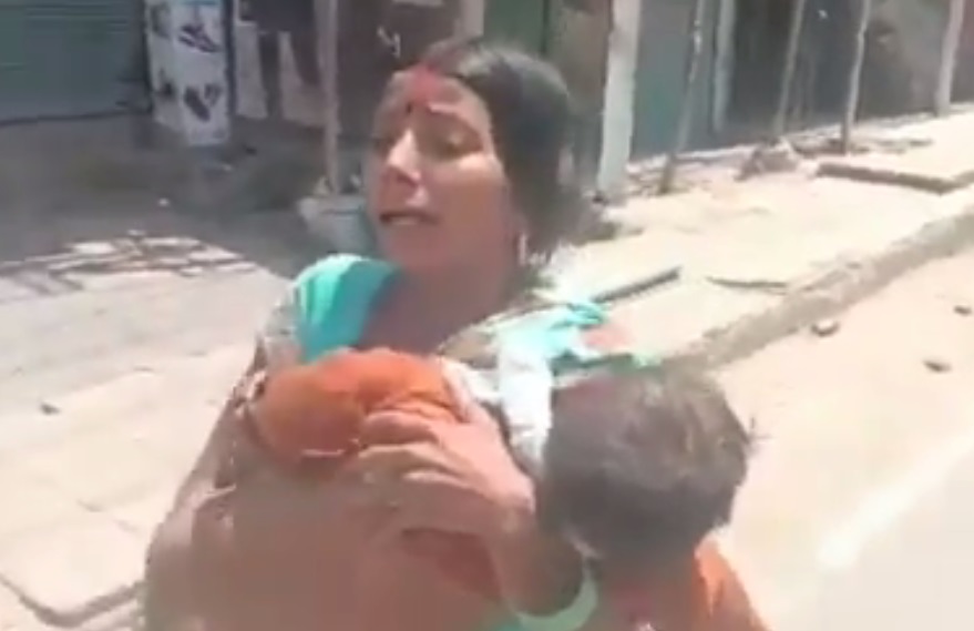 VIDEO : पोटच्या गोळ्याचा जीव वाचवण्यासाठी आईची धावाधाव, अखेर त्यानं कुशीतच घेतला शेवटचा श्वास