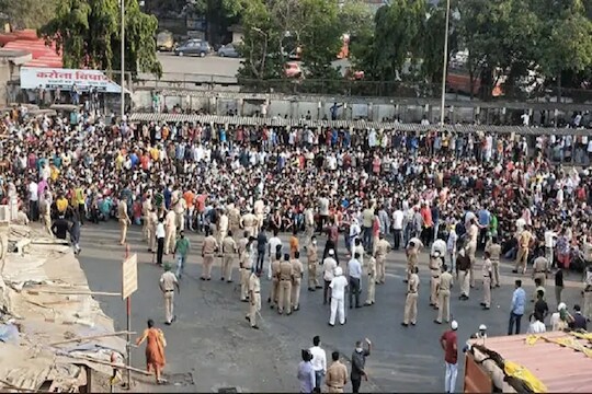 वांद्रे गर्दीचं कारण ठरलेली अफवा 11 मार्गांनी पसरवली गेली, पोलिसांनी हुडकून काढली 30 अकाउंट्स