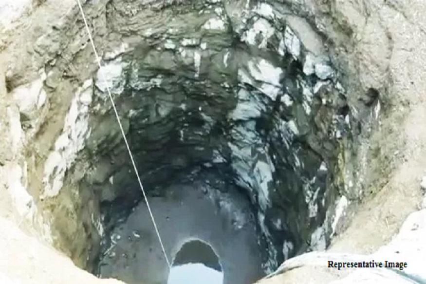 लॉकडाऊनमध्ये करायचं काय? शेतकरी दाम्पत्याने अंगणातच खोदली विहीर