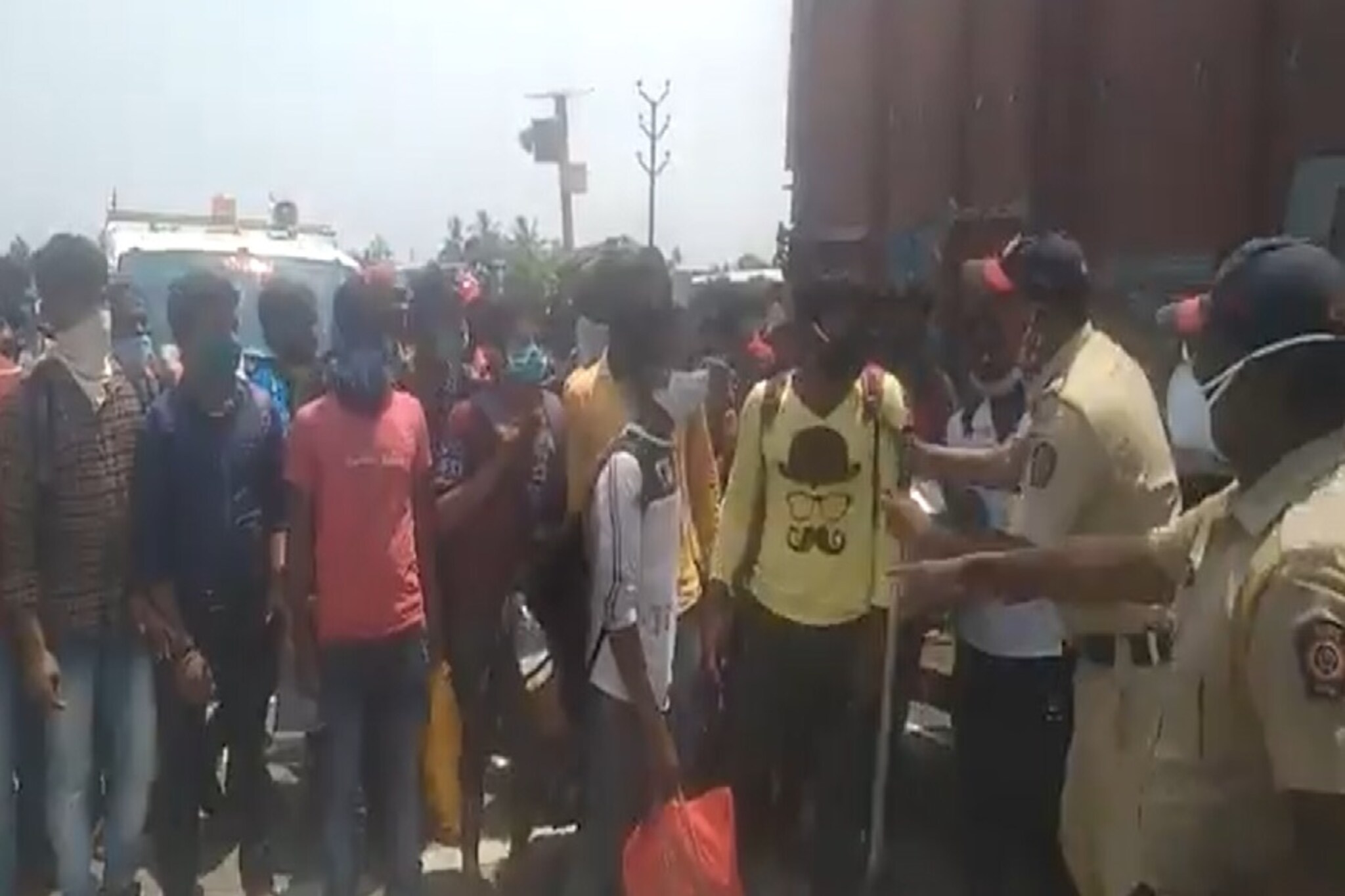 VIDEO : कोल्हापुरात हजारो मजूर रस्त्यावर, मूळ गावी जाण्याची मागणी