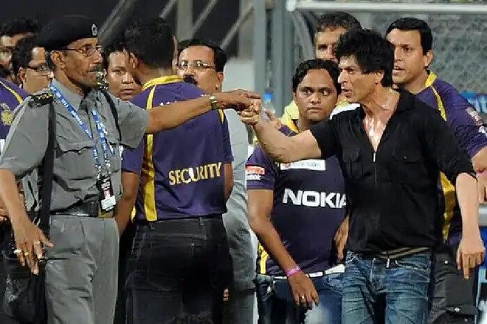 कोलकाता नाइट रायडर्सने 2012 मध्ये वानखेडे स्टेडियमवर मुंबईला हरवत IPL चॅम्पियनशिप आपल्या नावे केली होती. मात्र याच्या सेलिब्रेशन वेळी शाहरुखनं MCI आणि BCCI च्या अधिकाऱ्याशी वाद घातला होता. ज्यानंतर मुंबई पोलिसांनी त्यावेळी शाहरुख दारुच्या नशेत होता असं स्पष्ट केलं होतं