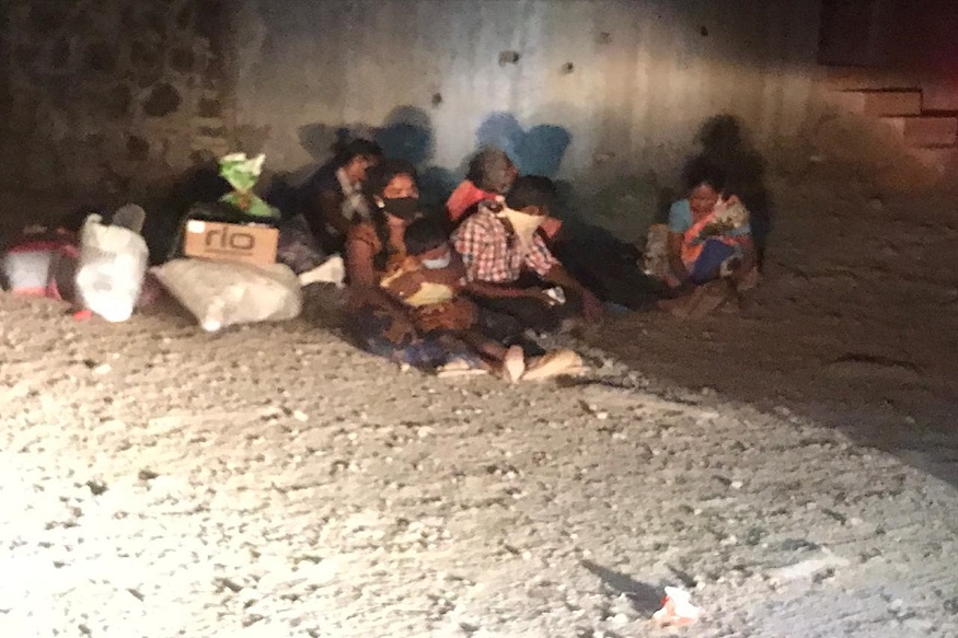 वाटेतच बाप गमावला, मुंबईतून कोकणात निघालेल्या मुलांच्या डोळ्यासमोरच छत्र हरपलं!