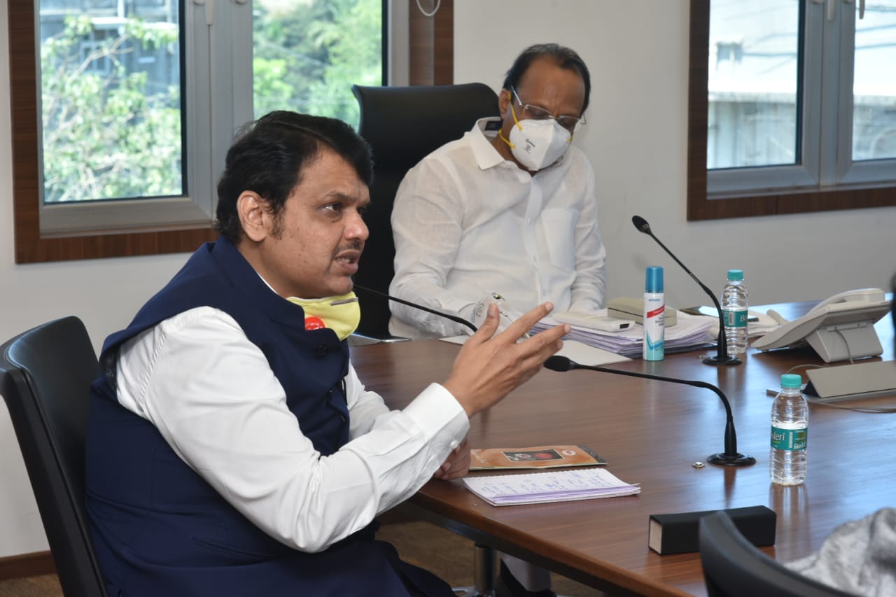 या चर्चेच्या निमित्ताने उपमुख्यमंत्री अजित पवार आणि भाजपचे नेते देवेंद्र फडणवीस एकत्र आले होते. राज्यात सत्तास्थापनेचे नाट्य रंगले होते तेव्हा अजितदादा आणि फडणवीस यांच्याबद्दल घटना अवघ्या महाराष्ट्राला माहिती आहे. या चर्चेच्या निमित्ताने उपमुख्यमंत्री अजित पवार आणि भाजपचे नेते देवेंद्र फडणवीस एकत्र आले होते. राज्यात सत्तास्थापनेचे नाट्य रंगले होते तेव्हा अजितदादा आणि फडणवीस यांच्याबद्दल घटना अवघ्या महाराष्ट्राला माहिती आहे.
