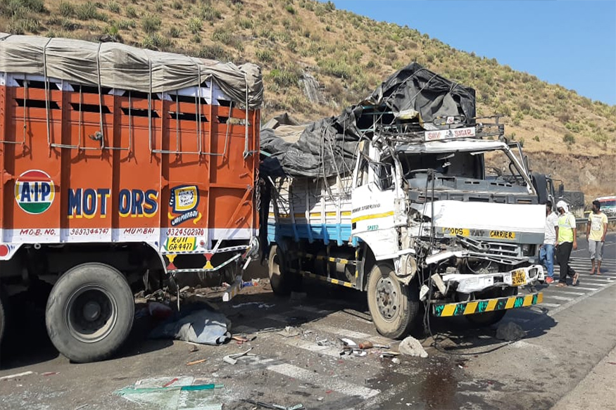 नाशिकजवळ भीषण अपघात! मजुरांना घेऊन जाणारा ट्रक आणि कारची धडक, 15 गंभीर