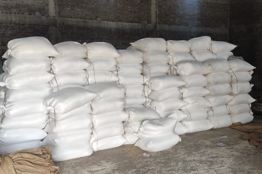 खळबळजनक! बीडमध्ये रेशनची साठेबाजी करणाऱ्या रॅकेटचा पर्दाफाश, भाजप नेत्याविरुद्ध गुन्हा