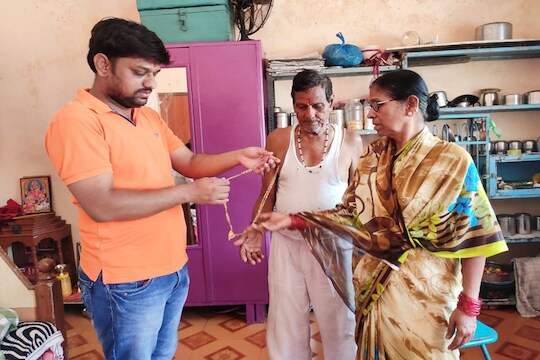 …आणि त्या माऊलीला ‘News18 लोकमत’च्या वृत्तानं परत मिळालं गहाण ठेवलेलं मंगळसूत्र!