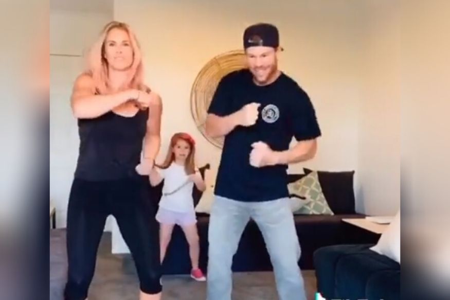 डेव्हिड वॉर्नरने बायको आणि मुलीबरोबर केला थेट प्रभुदेवाशी मुकाबला! पाहा VIDEO