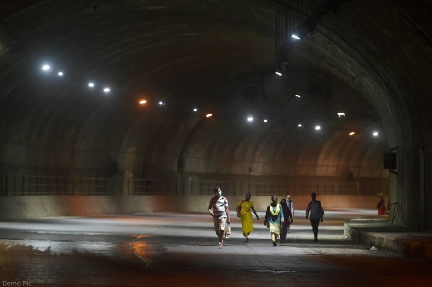 मुंबईहून 1493 किमी पायी सुरू केला प्रवास, रस्त्यात अचानक आली चक्कर आणि...