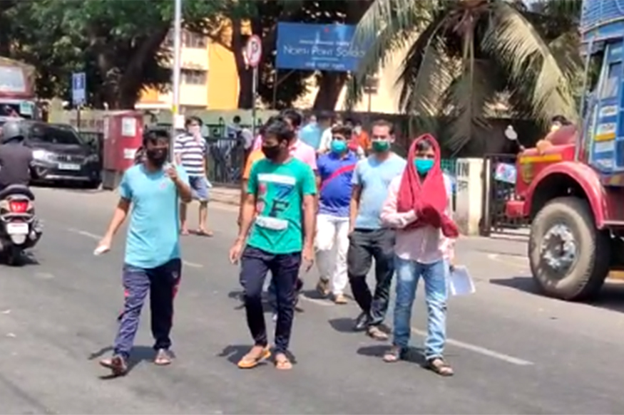 आता हेच बाकी होतं.. गावी जाण्यासाठी आतुर असणाऱ्या कामगारांची होतेय लूट!