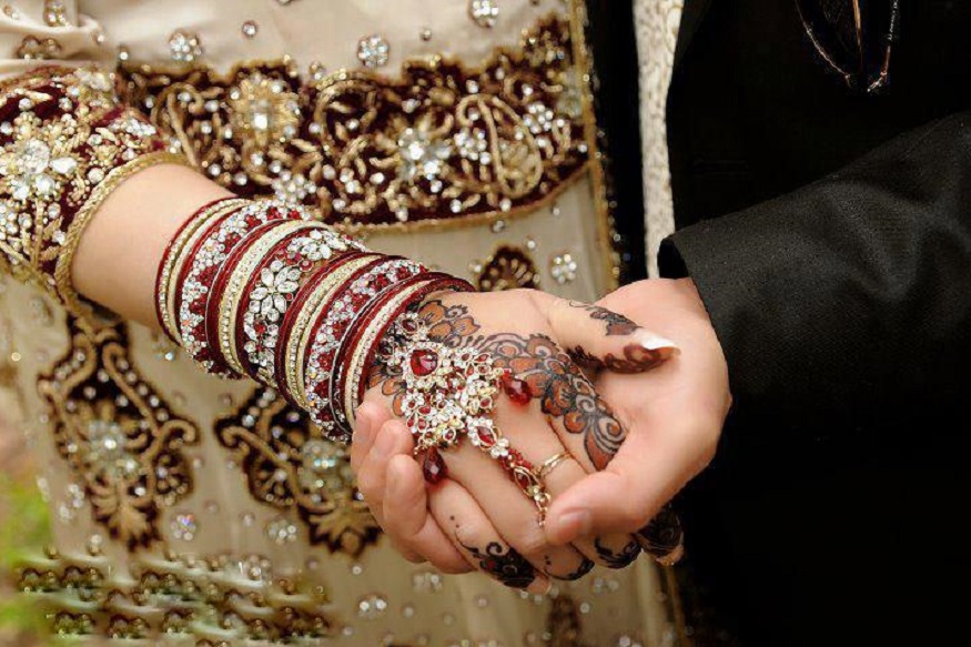 2 States In Lockdown : नवरदेवाला दुसऱ्या राज्यात जाण्यासाठी पोलिसांनी अडवलं, लग्नासाठी असा काढला मार्ग